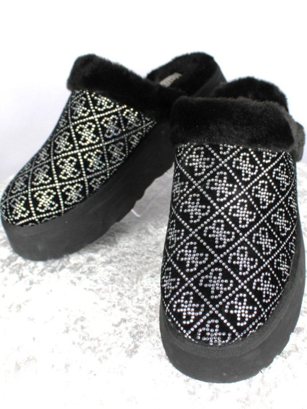 GUESS Women’s Rhinestone Platform Slippers Black Faux Fur Size 7 NWOT - Picture 2 of 8
